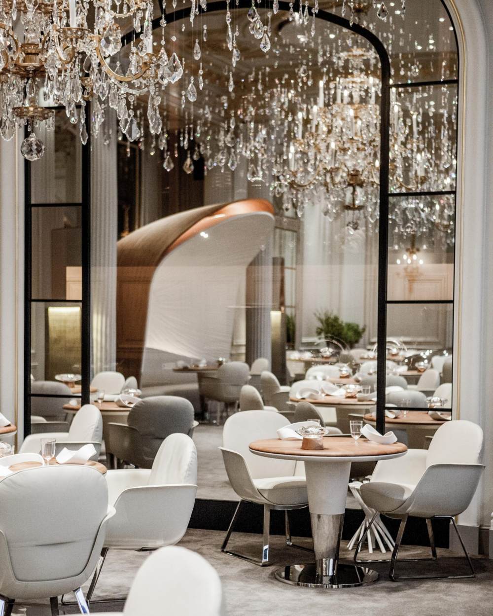 Hotel_Plaza_Athenee__Restaurant_Alain_Ducasse_a_9.jpg