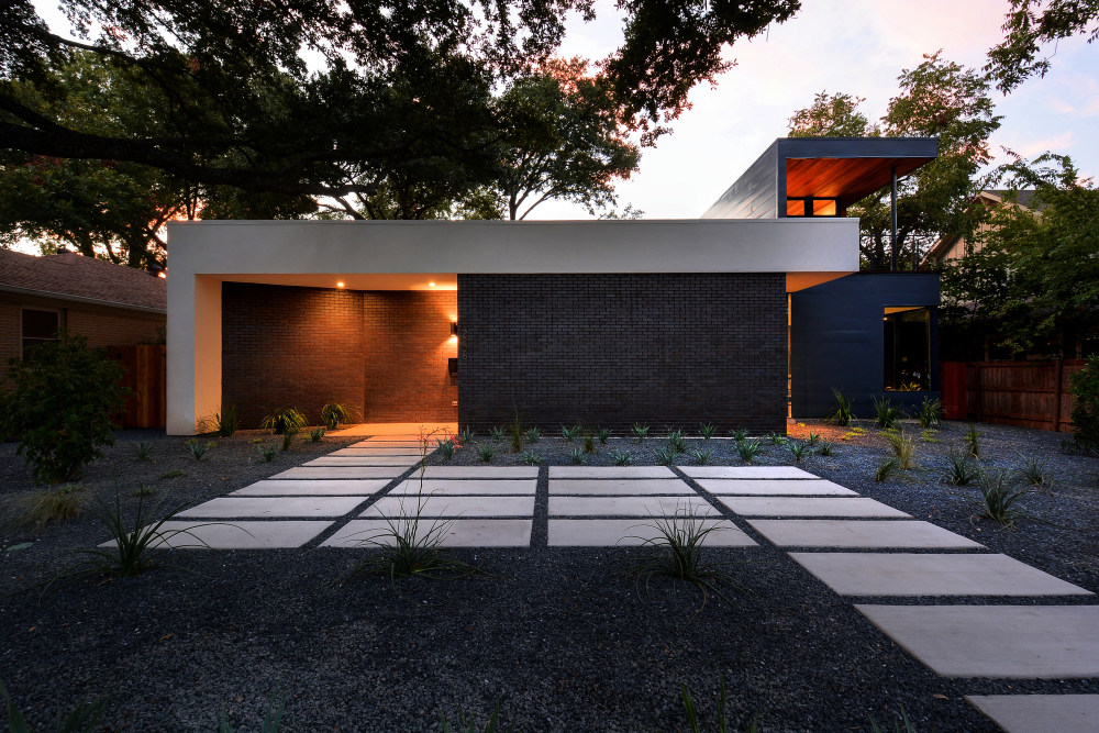 22_Matt_Fajkus_Architecture_-_Main_Stay_House_Photo_by_Allison_Cartwright_Front_Facade.jpg