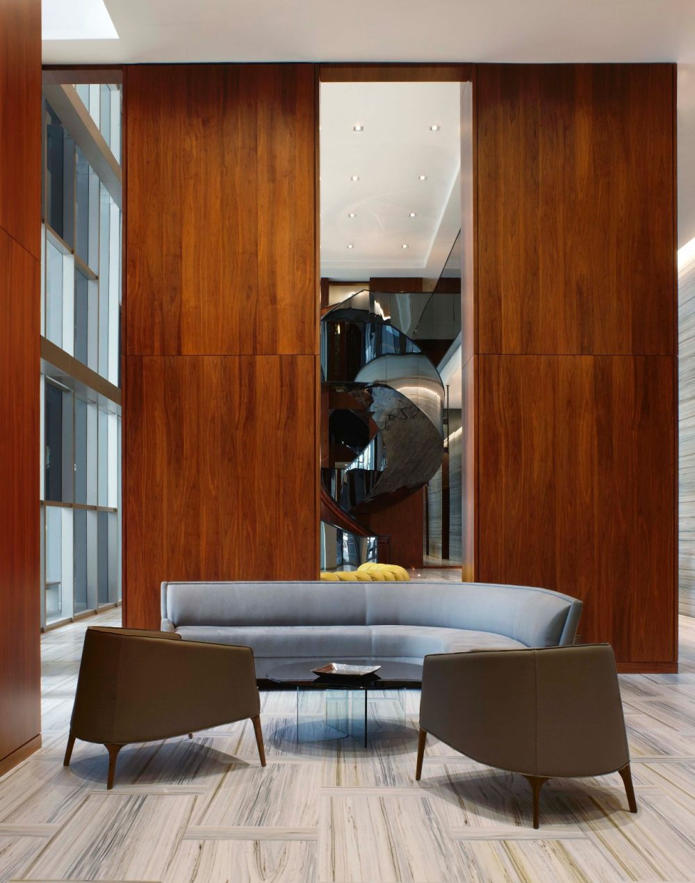 曼哈顿高端家具展厅 弧形沙发当下流行的时尚元素 (1)_曼哈顿高端家具展厅 弧形沙发当下流行的时尚元素 (5).jpg