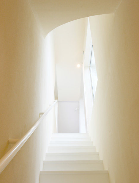 dzn_House-in-Nakameguro-by-Level-Architects-2.jpg