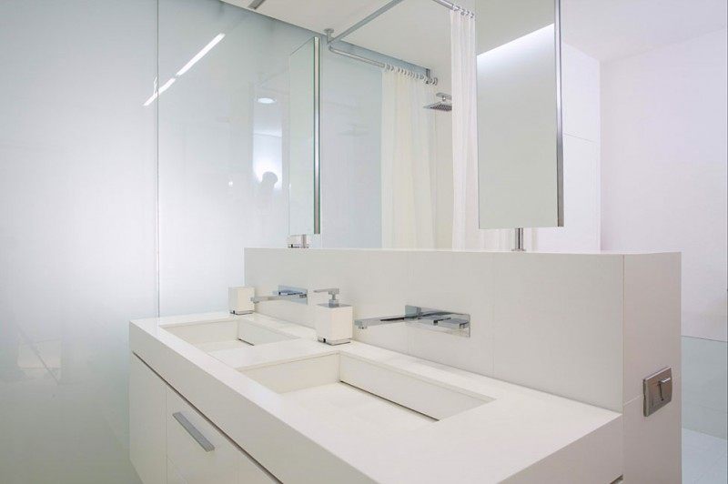 white-cube-00-800x532.jpg
