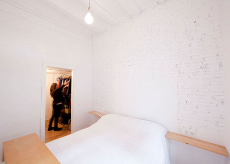 rushi_Renovated-apartment-in-Ravel-Barcelona-by-Eva-Cotman_1.jpg