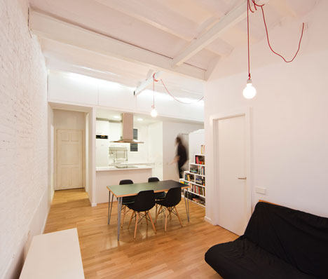 rushi_Renovated-apartment-in-Ravel-Barcelona-by-Eva-Cotman_1.jpg