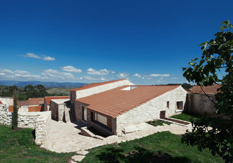 rushi_House-in-Serra-de-Janeanes-by-Joao-Branco_1sq.jpg