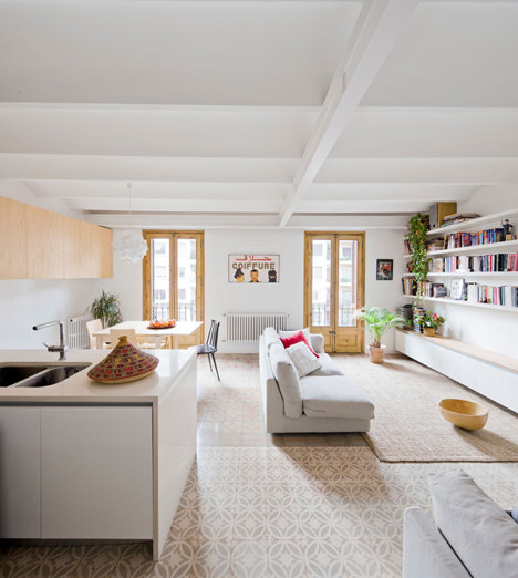 Urgell-Apartment-by-Bach-Arquitectes_rushi_6sq.jpg