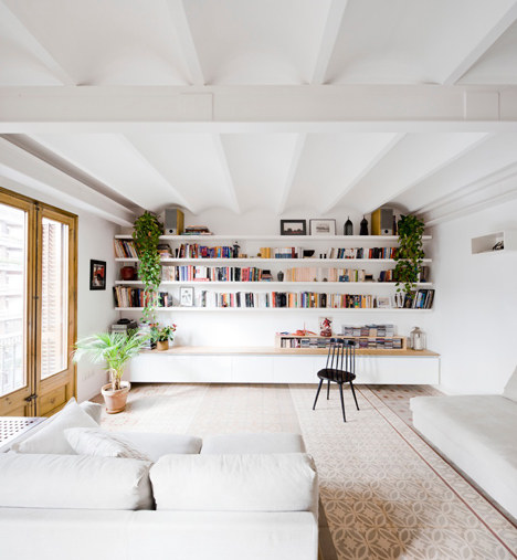 Urgell-Apartment-by-Bach-Arquitectes_rushi_6sq.jpg