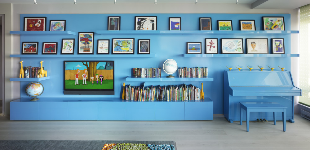 1404917866095bohemian_apartment_blue_piano_wall.jpg