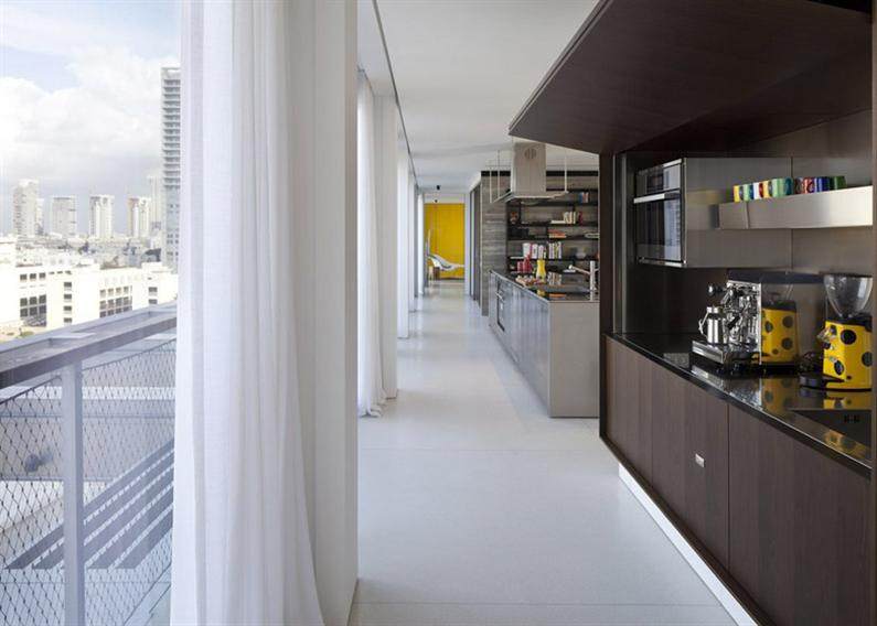 Tel-Aviv-penthouse-by-Pitsou-Kedem.jpg