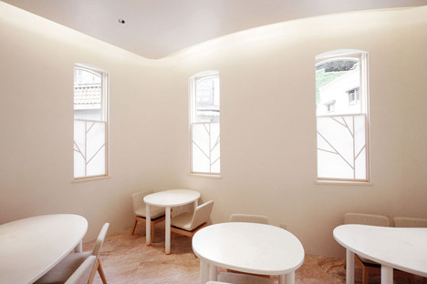Japanese-confectionary-and-tea-shop-by-Hiroyuki-Ogawa-Architects_rushi_sq.jpg