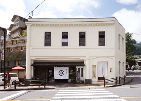 Japanese-confectionary-and-tea-shop-by-Hiroyuki-Ogawa-Architects_rushi_sq.jpg