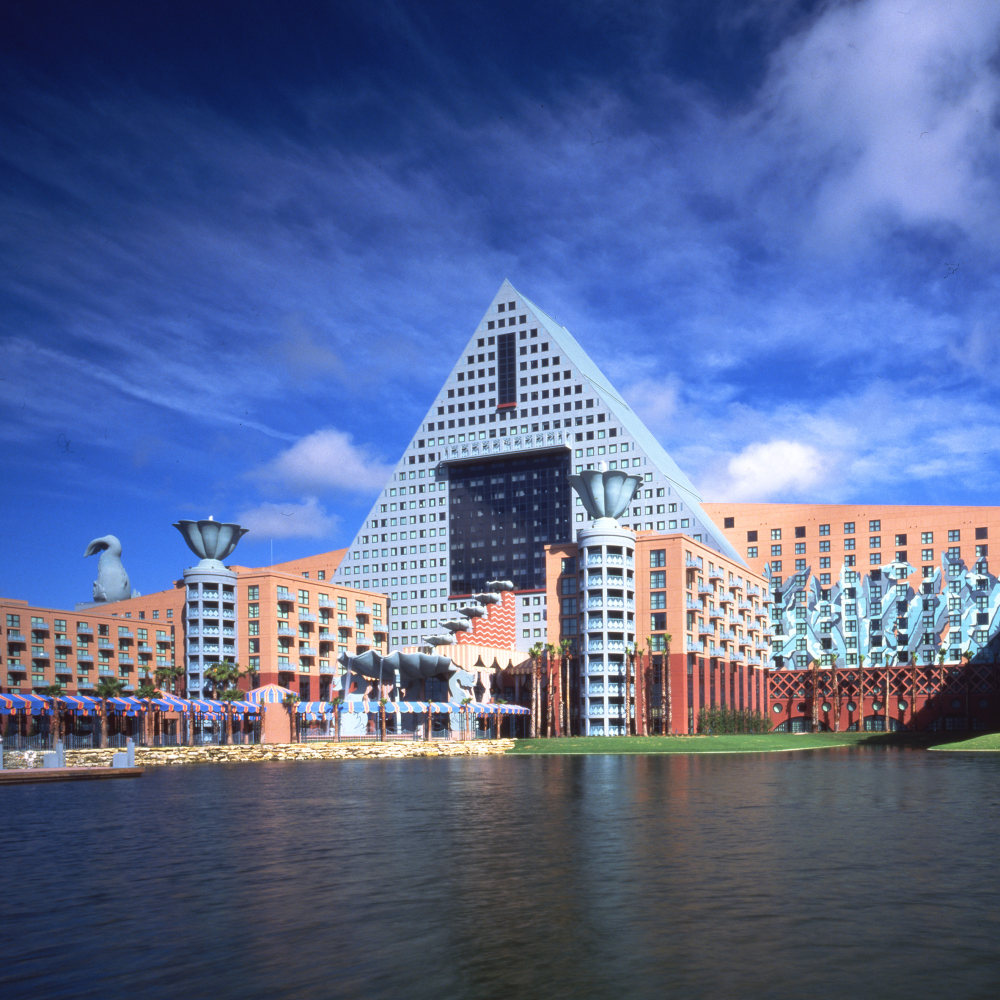 michael-graves-walt-disney-world-dolphin-hotel-orlando-florida_rushi_sq.jpg