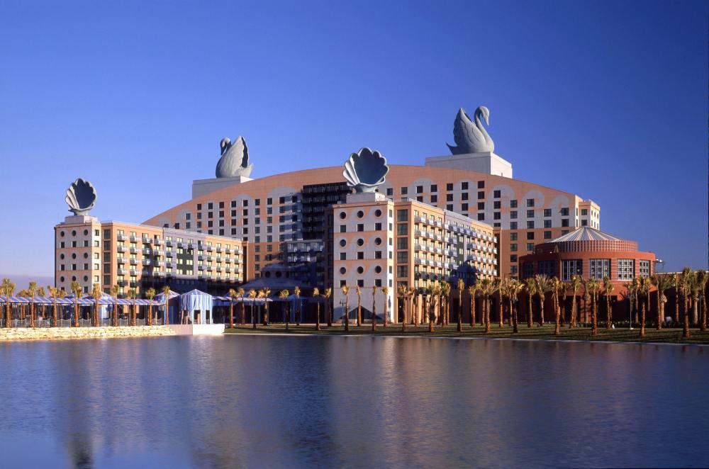 michael-graves-walt-disney-world-dolphin-hotel-orlando-florida_rushi_sq.jpg