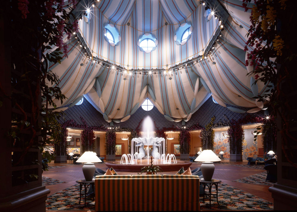 michael-graves-walt-disney-world-dolphin-hotel-orlando-florida_rushi_sq.jpg