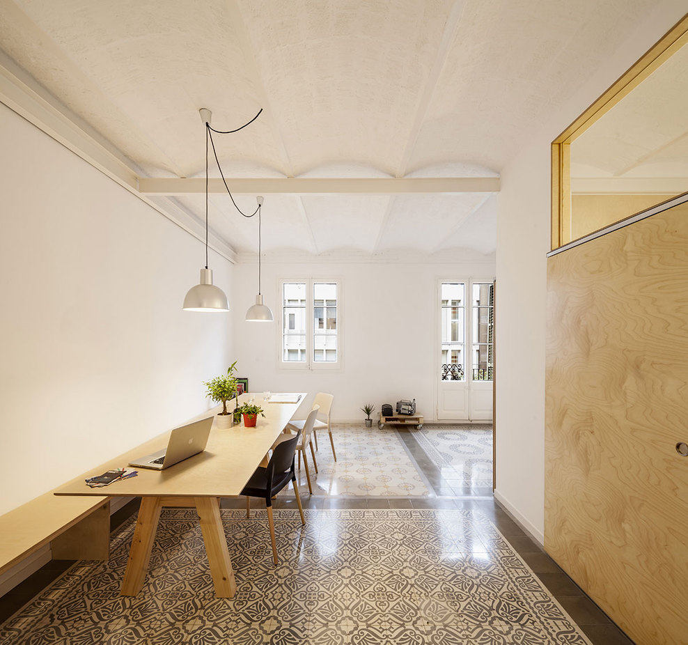 Apartment-Eixample-renovated-by-the-Spanish-architect-Adrian-Elizalde-HomeWorldDesign-3.jpg