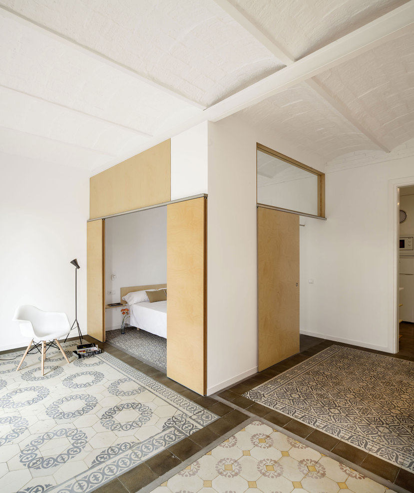 Apartment-Eixample-renovated-by-the-Spanish-architect-Adrian-Elizalde-HomeWorldDesign-3.jpg