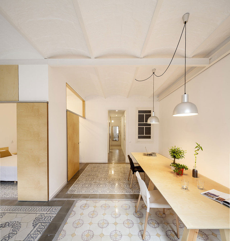 Apartment-Eixample-renovated-by-the-Spanish-architect-Adrian-Elizalde-HomeWorldDesign-3.jpg