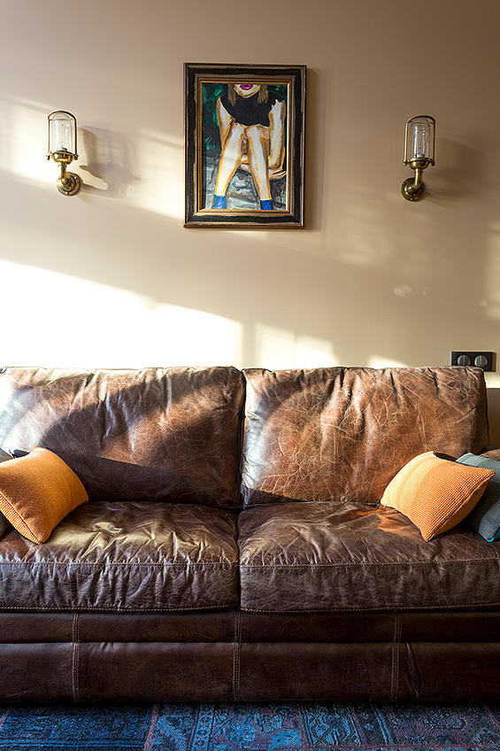74-sqm-apartment-with-authentic-vintage-and-retro-furniture-by-Moscow-based-Odnushechka-Studio-10.jpg