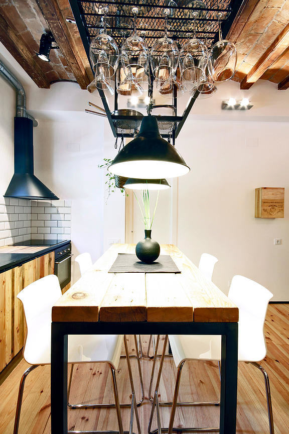 Apartment-at-Rambla-de-Raval-by-Transfodesign-1.jpg