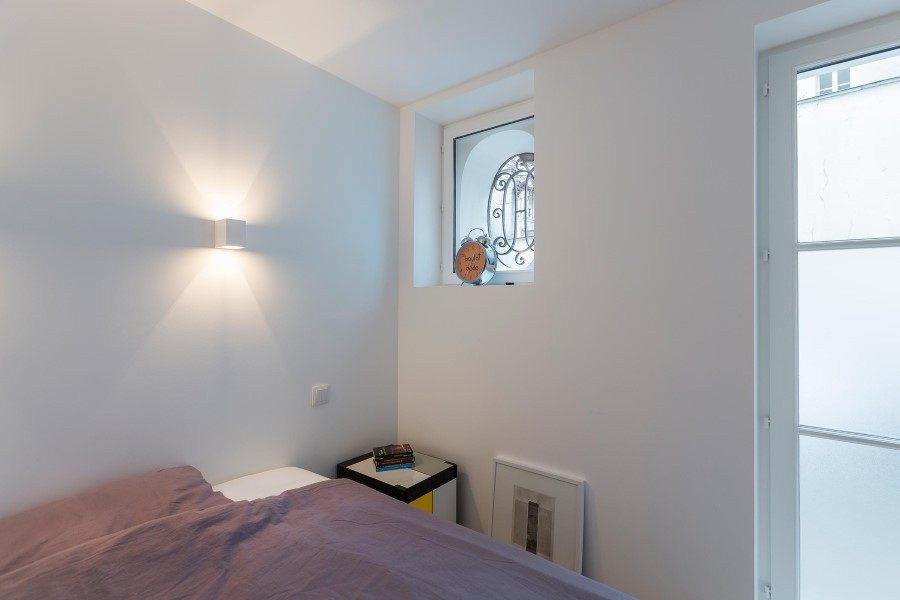 One-Room-Flat-in-a-Mid-Seventeenth-Century-Mansion-Townhouse-1.jpg