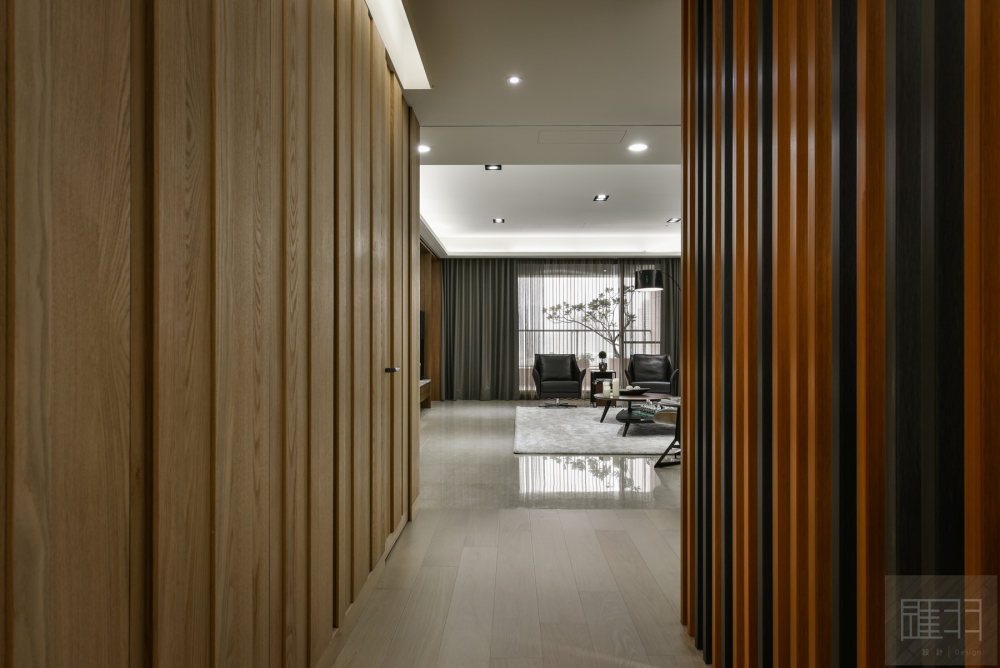 wood-and-earthy-colour-palette-modern-apartment-by-manson-hsiao-of-hui-yu-interior-design-01.jpg