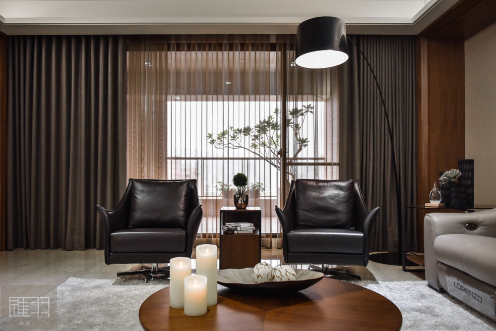 wood-and-earthy-colour-palette-modern-apartment-by-manson-hsiao-of-hui-yu-interior-design-01.jpg