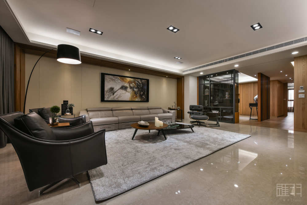 wood-and-earthy-colour-palette-modern-apartment-by-manson-hsiao-of-hui-yu-interior-design-01.jpg