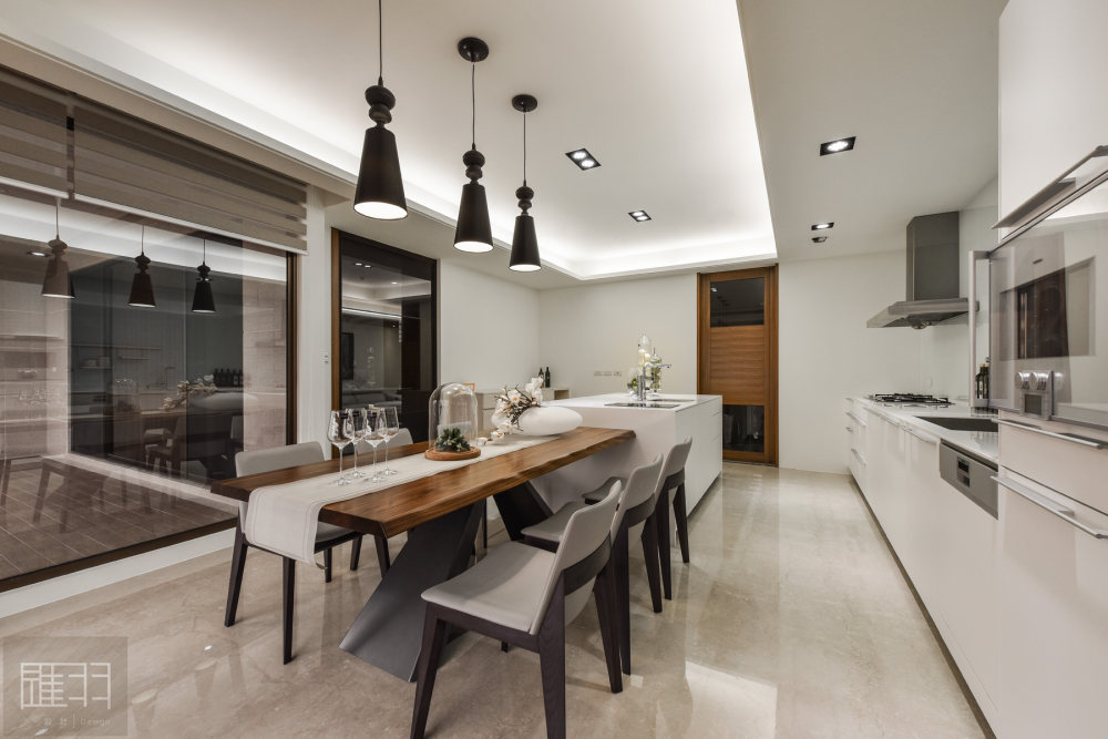 wood-and-earthy-colour-palette-modern-apartment-by-manson-hsiao-of-hui-yu-interior-design-01.jpg
