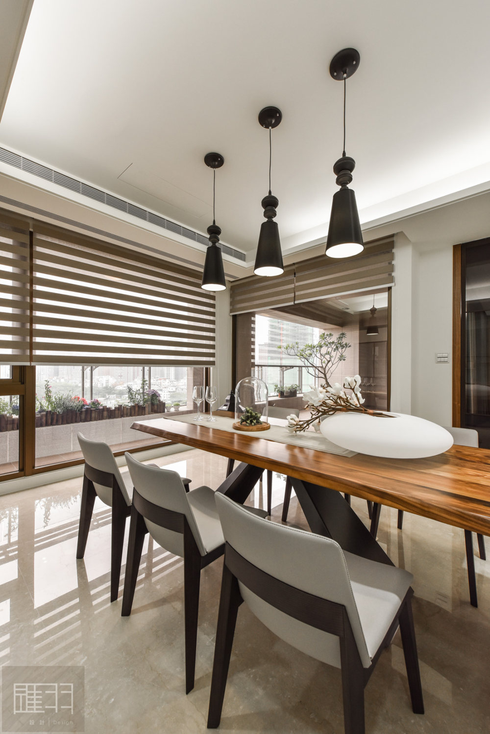 wood-and-earthy-colour-palette-modern-apartment-by-manson-hsiao-of-hui-yu-interior-design-01.jpg