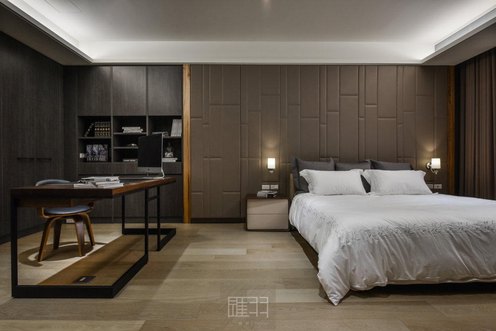 wood-and-earthy-colour-palette-modern-apartment-by-manson-hsiao-of-hui-yu-interior-design-01.jpg