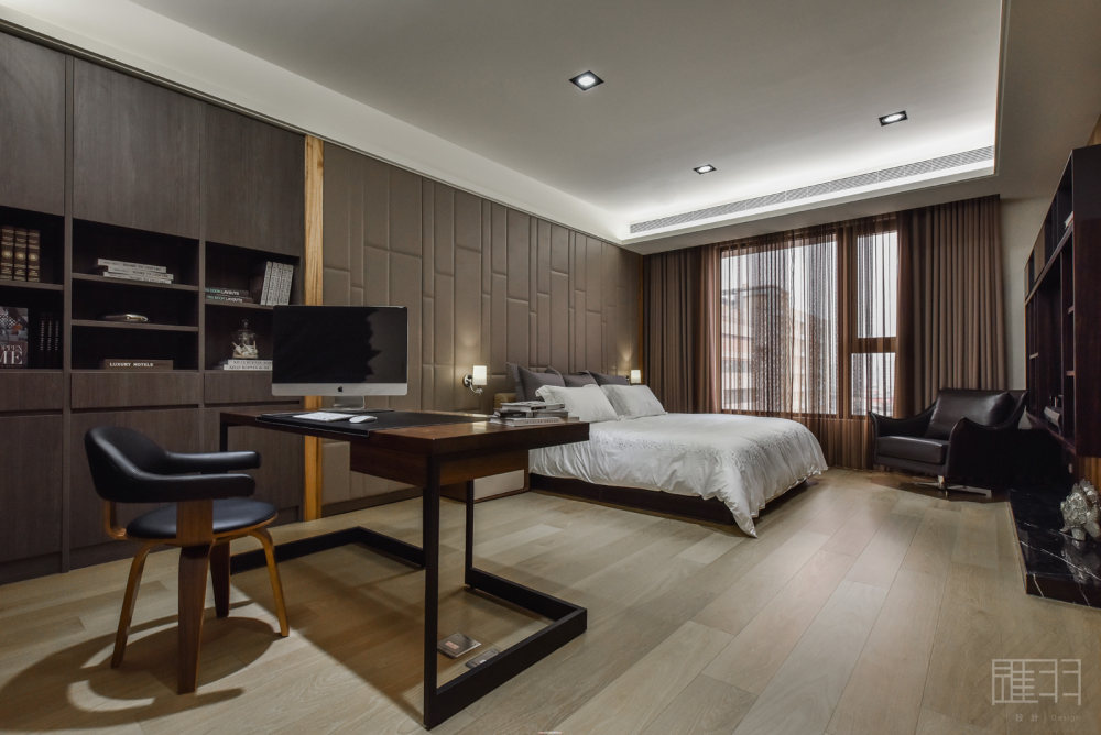 wood-and-earthy-colour-palette-modern-apartment-by-manson-hsiao-of-hui-yu-interior-design-01.jpg