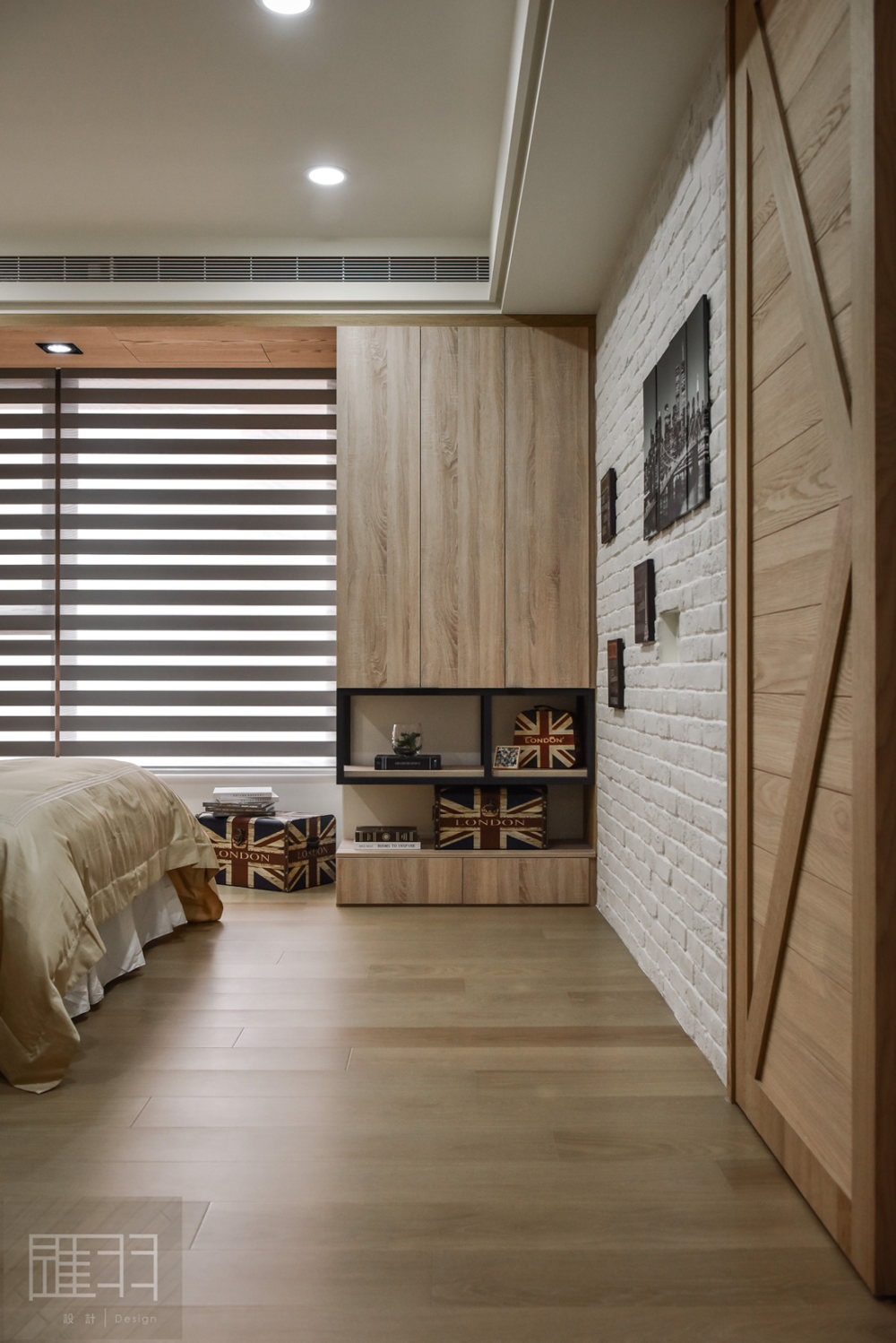 wood-and-earthy-colour-palette-modern-apartment-by-manson-hsiao-of-hui-yu-interior-design-01.jpg