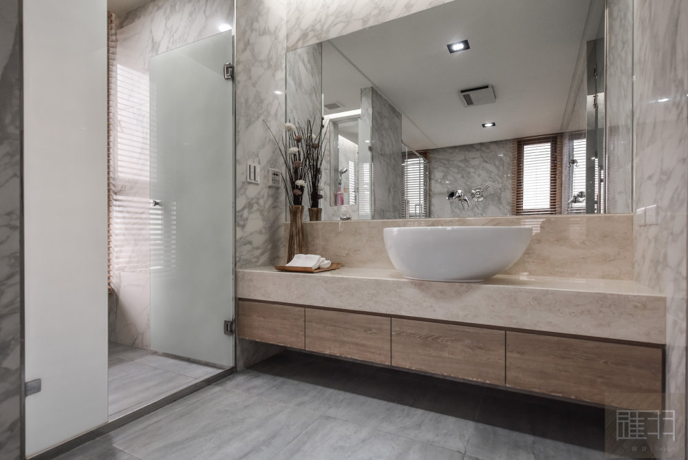 wood-and-earthy-colour-palette-modern-apartment-by-manson-hsiao-of-hui-yu-interior-design-01.jpg