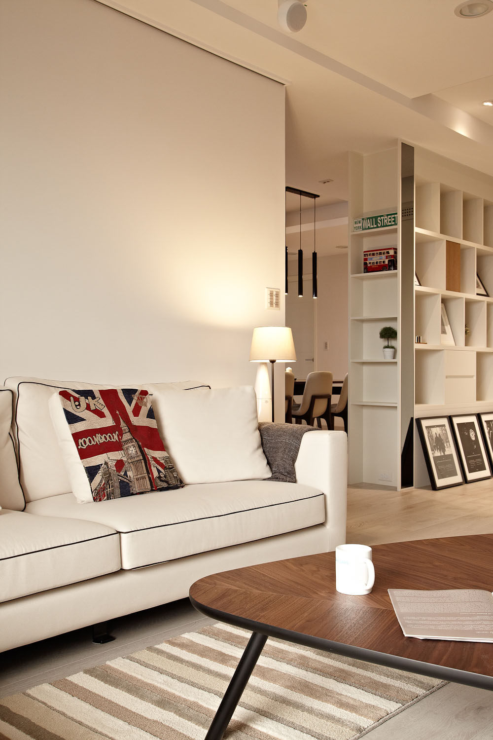 sun-from-the-west-coast-contemporary-apartment-in-taipei-by-alfonso-ideas-01.jpg