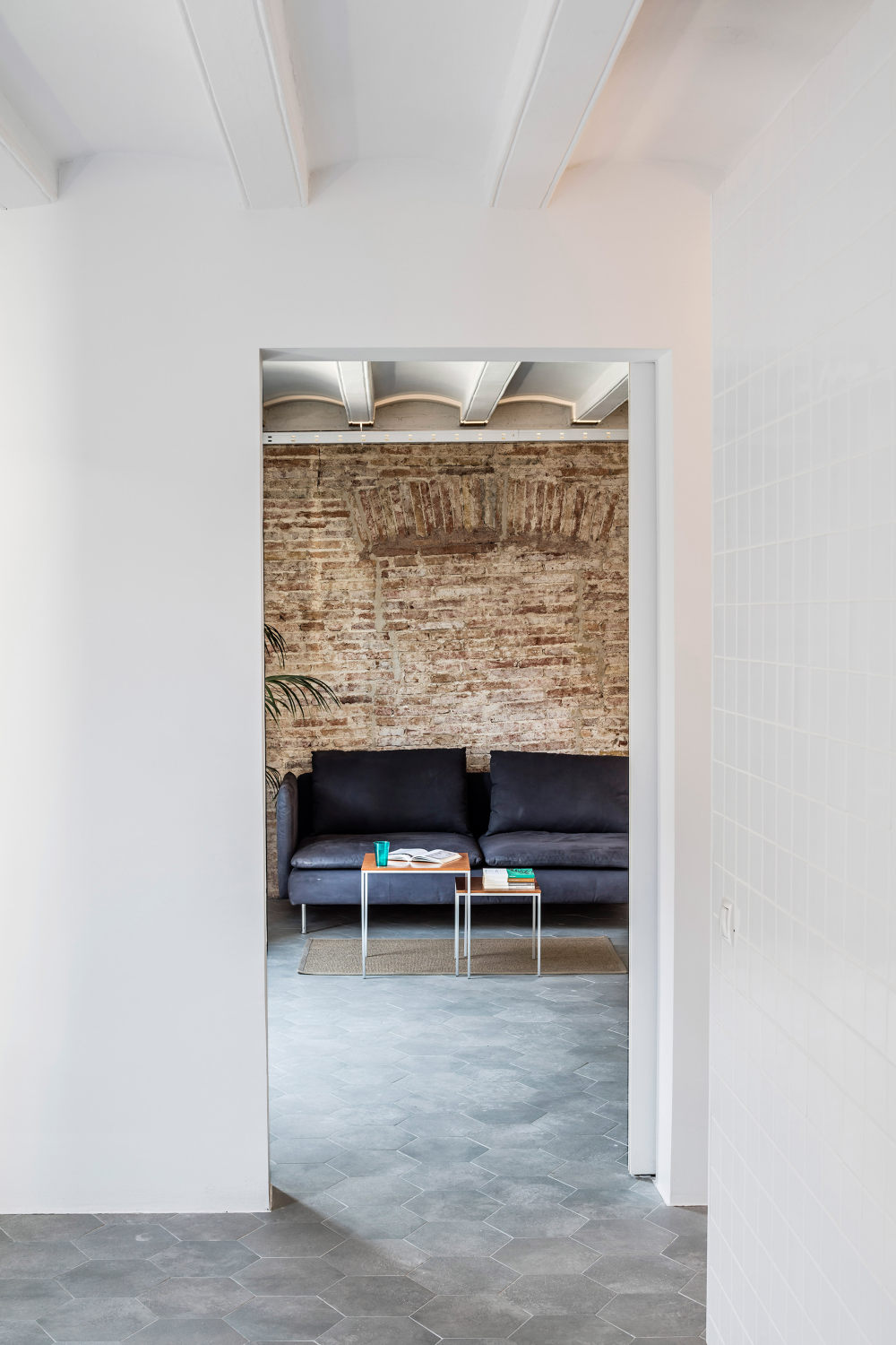 la-carmina-ras-studio-interior-barcelona_hero_rushi_2364_col_0.jpg