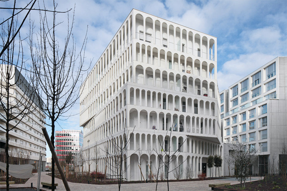 arches-boulogne-antonini-darmon-residential-architecture-paris-france-white-concrete-julien-lanoo_rushi_soc_0.jpg