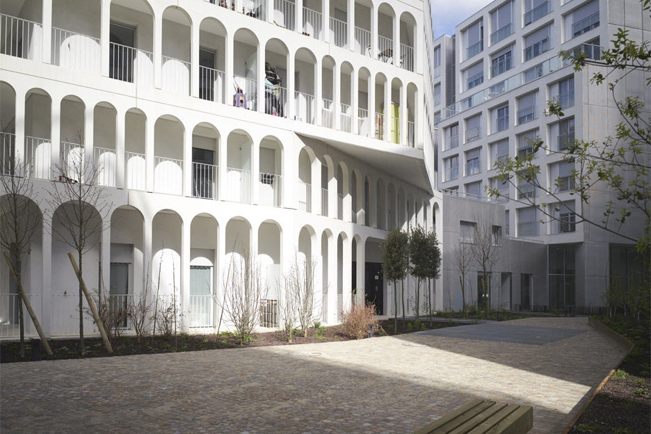 arches-boulogne-antonini-darmon-residential-architecture-paris-france-white-concrete-julien-lanoo_rushi_soc_0.jpg