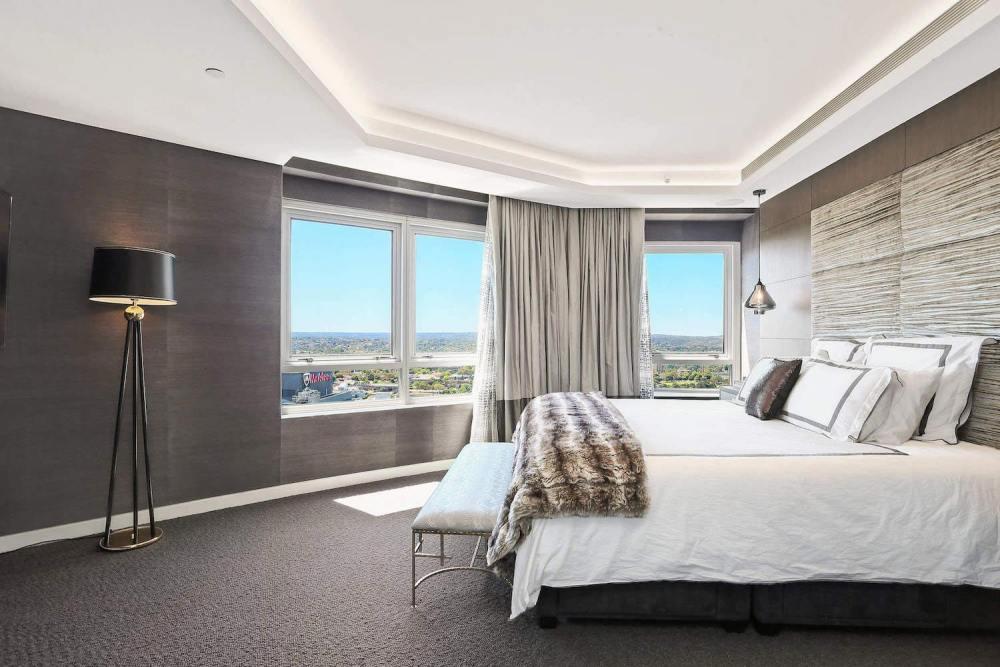 elegant-north-sydney-penthouse-streamlined-space-sweeping-city-views-01.jpg