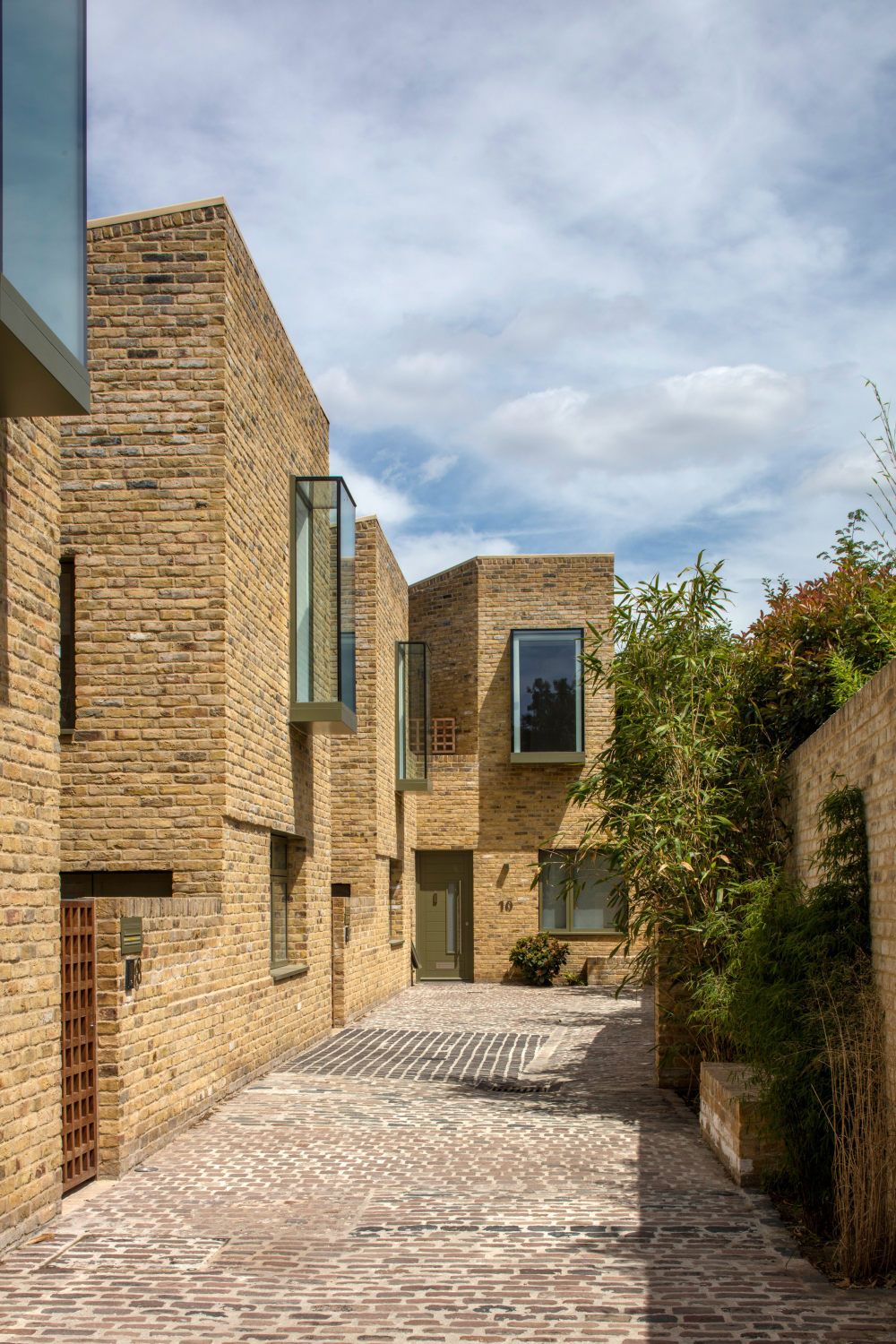 moray-mews-peter-barber-architecture-residential-london-housing_rushi_hero-1.jpg