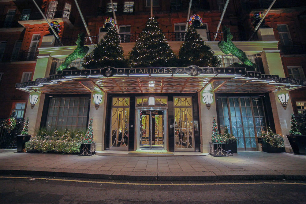 jony-Ive-marc-newson-design-christmas-tree-claridges-hotel-london-uk-news_rushi_social.jpg