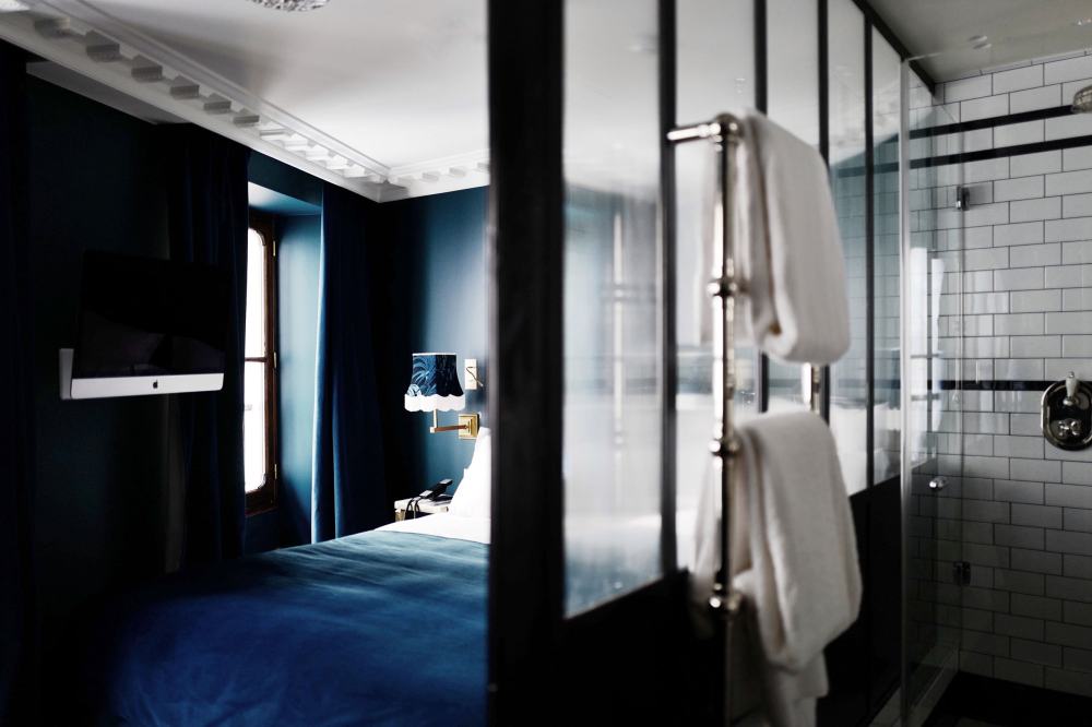 p1_hotel_providence_paris_photo_benoit_linero_chambre_aux_oiseaux_rushi.jpg