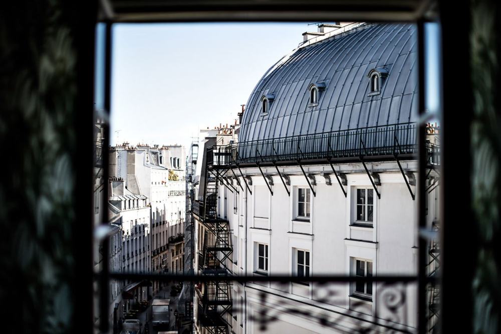 p1_hotel_providence_paris_photo_benoit_linero_chambre_aux_oiseaux_rushi.jpg