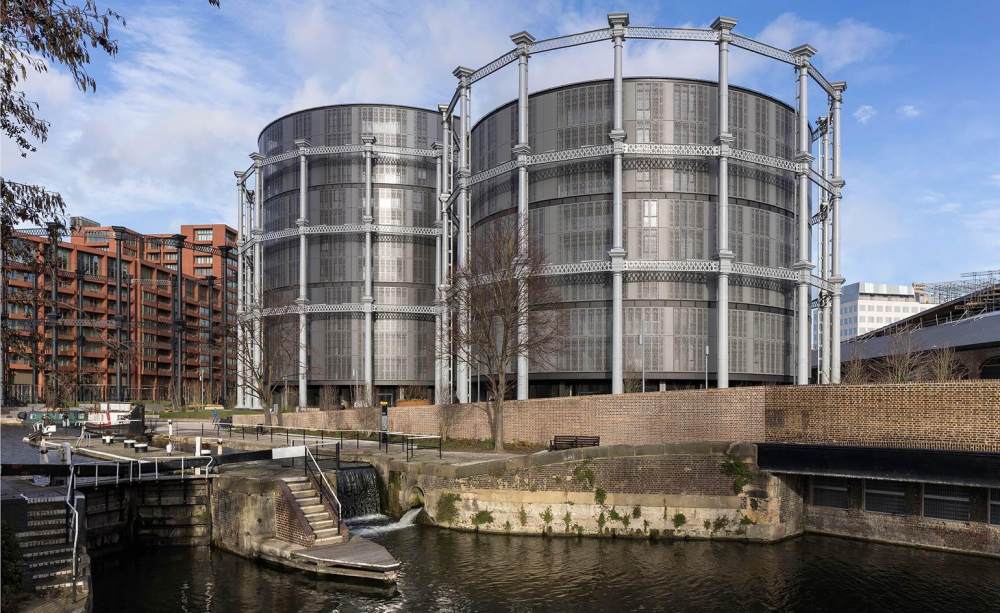 the-regents-canal-and-gasholders-photography-by-peter-landers.jpg