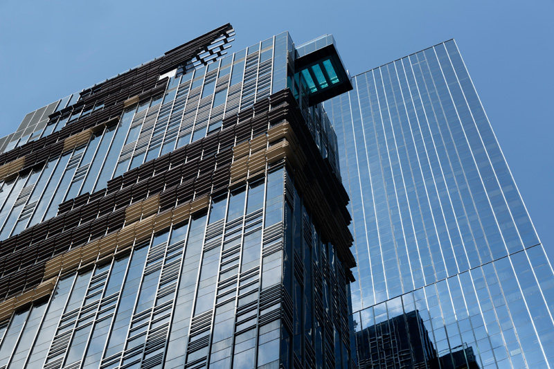 aedas-designed-the-hotel-indigo-in-hong-kong-with-a-swimming-pool-that-hangs-out-over-the-edge-of-the-building-01.jpg