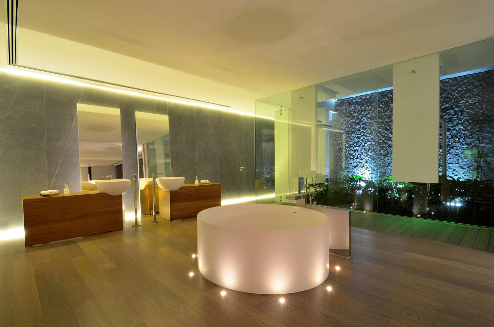 eco-friendly-ultramodern-jrb-house-in-el-campanario-by-reims-architecture-01.jpg