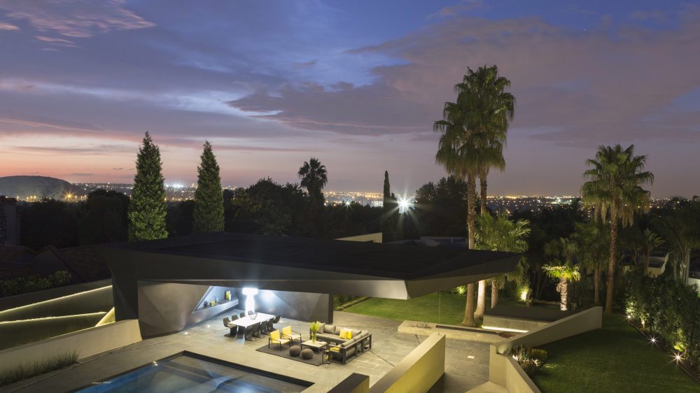 kloof-road-masterpiece-house-in-johannesburg-by-nico-van-der-meulen-architects-01.jpg