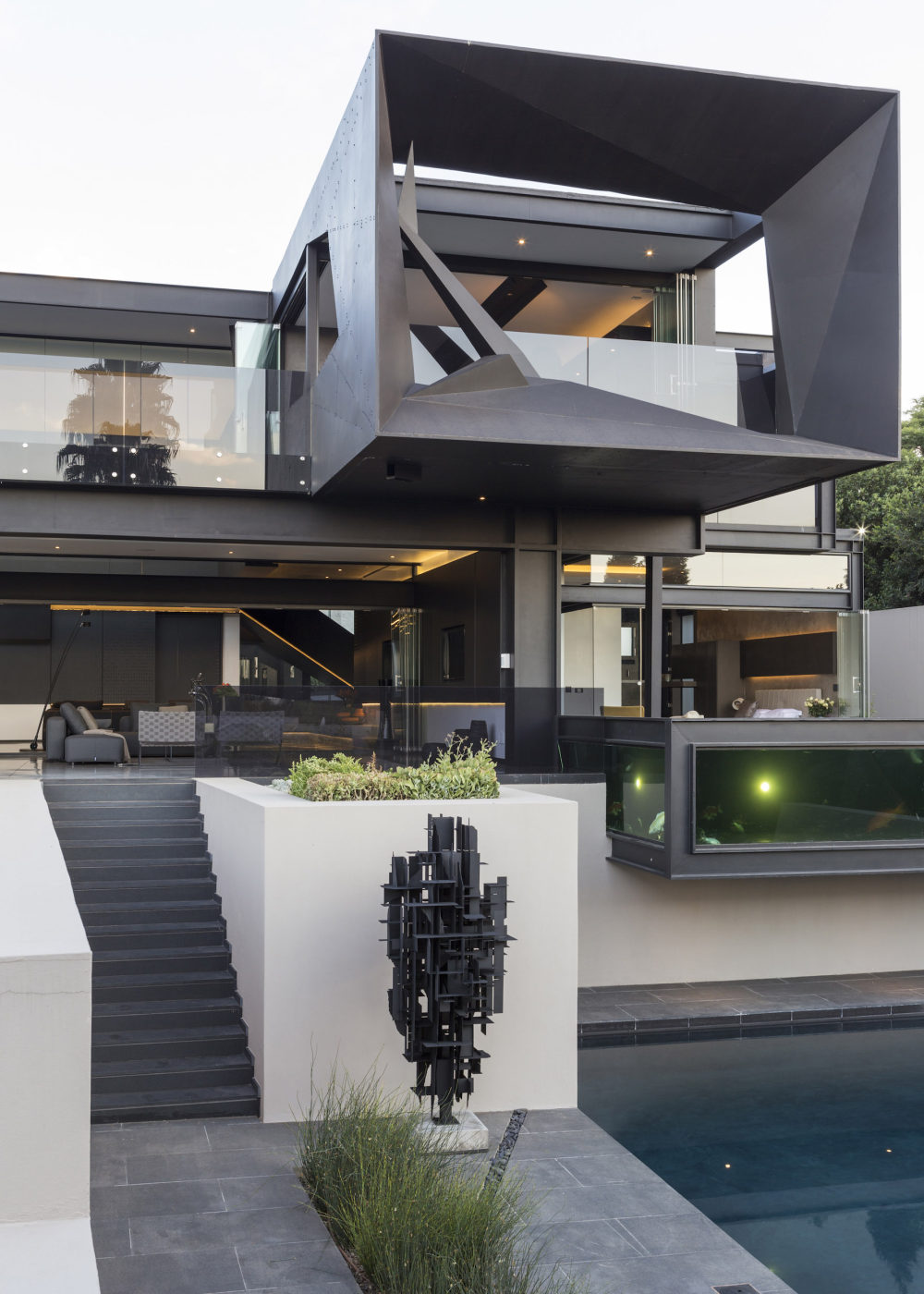 kloof-road-masterpiece-house-in-johannesburg-by-nico-van-der-meulen-architects-01.jpg