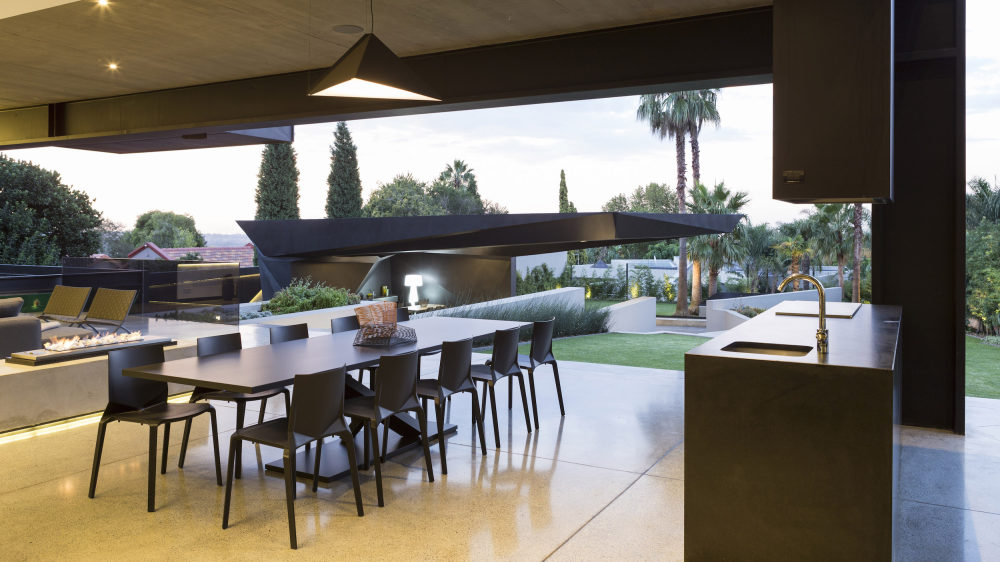 kloof-road-masterpiece-house-in-johannesburg-by-nico-van-der-meulen-architects-01.jpg