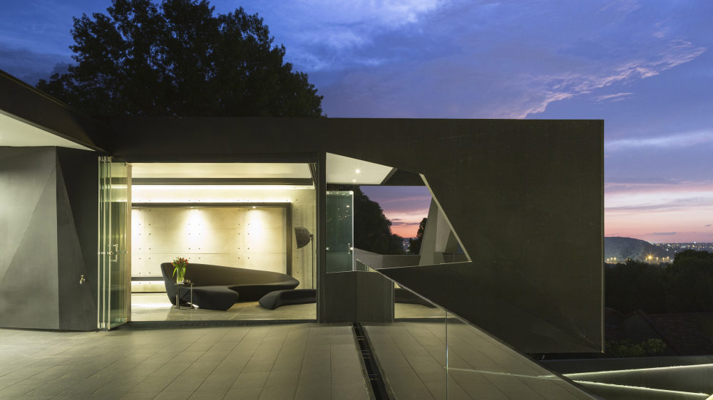kloof-road-masterpiece-house-in-johannesburg-by-nico-van-der-meulen-architects-01.jpg