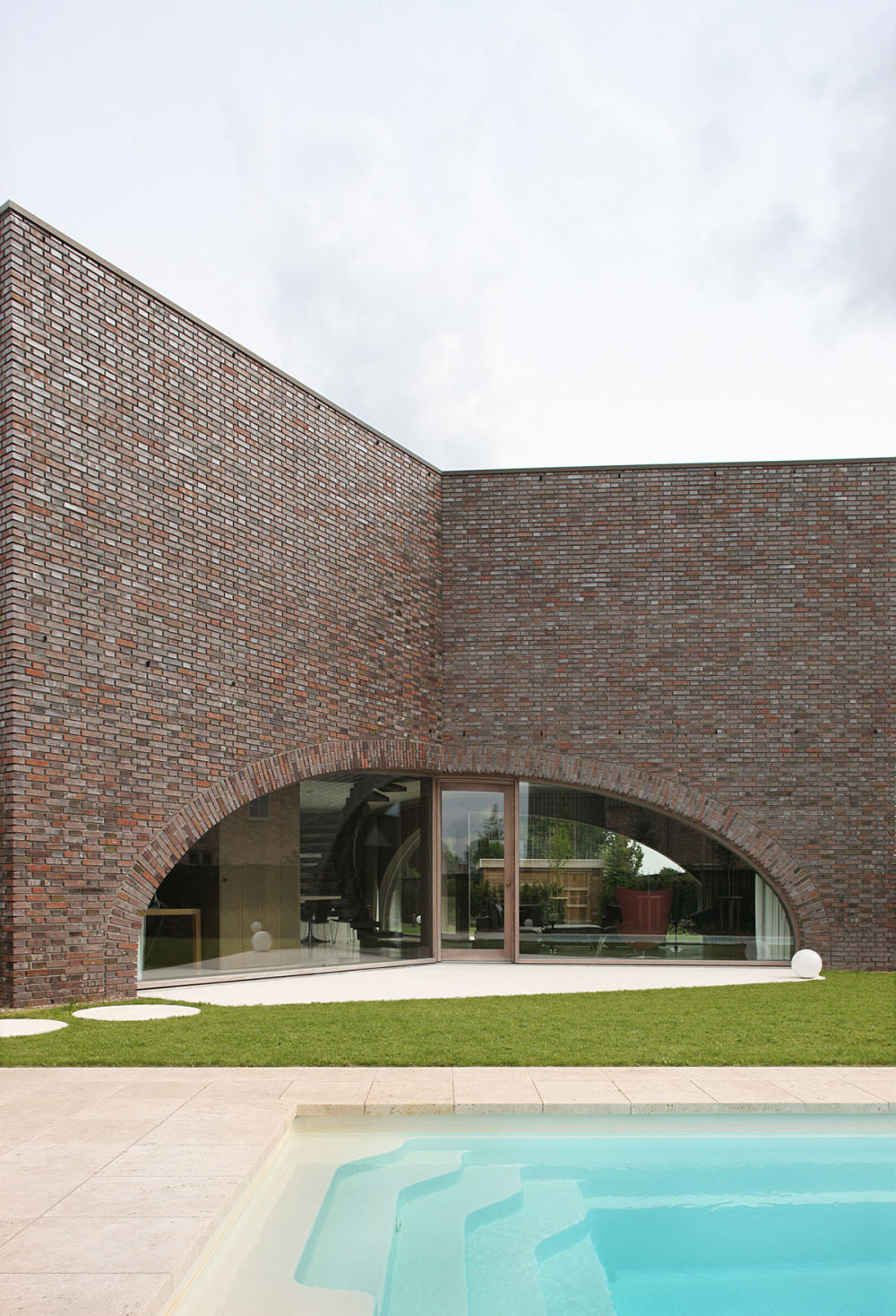 villa-moerkensheide-by-dieter-de-vos-architecten-01.jpg