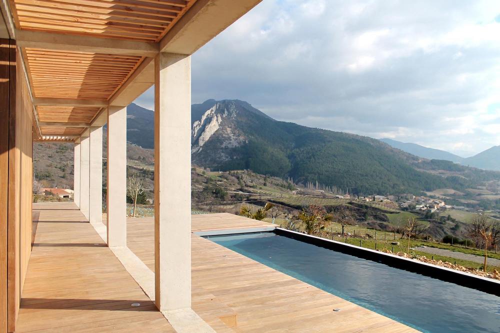 holiday-house-able-host-dozen-persons-offering-exceptional-panoramic-views-01.jpg